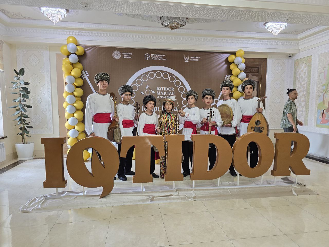 Samarqand shahridagi “Nurafshon” san’at saroyida “Iqtidor” maktab ansambllari tanlovining respublika bosqichi o‘tkazildi